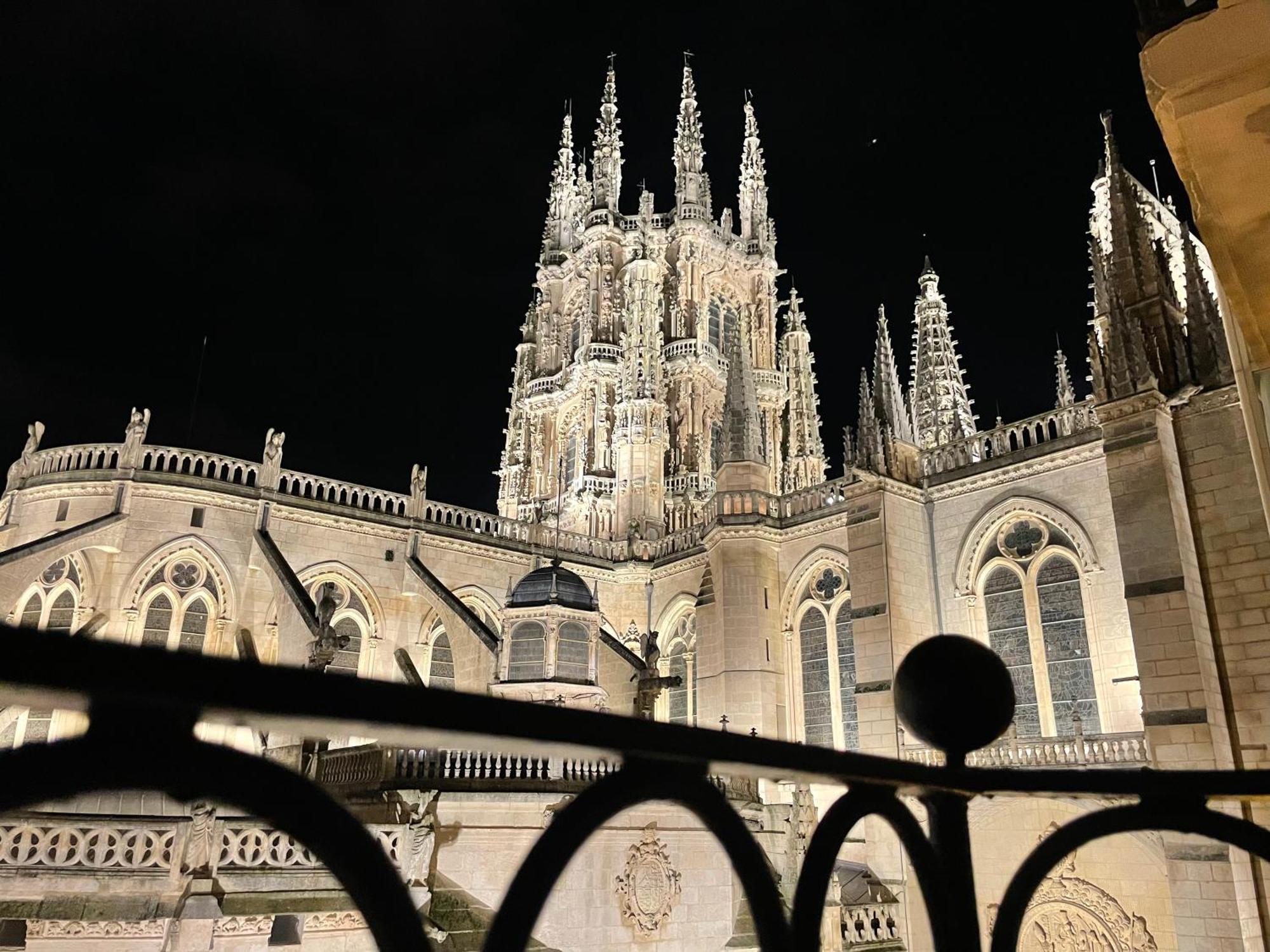 Tocando La Catedral Burgos Exterior foto