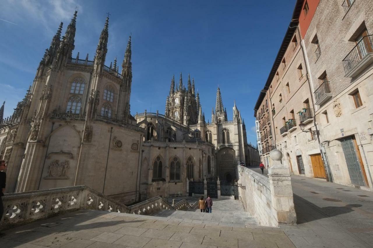 Tocando La Catedral Burgos Exterior foto